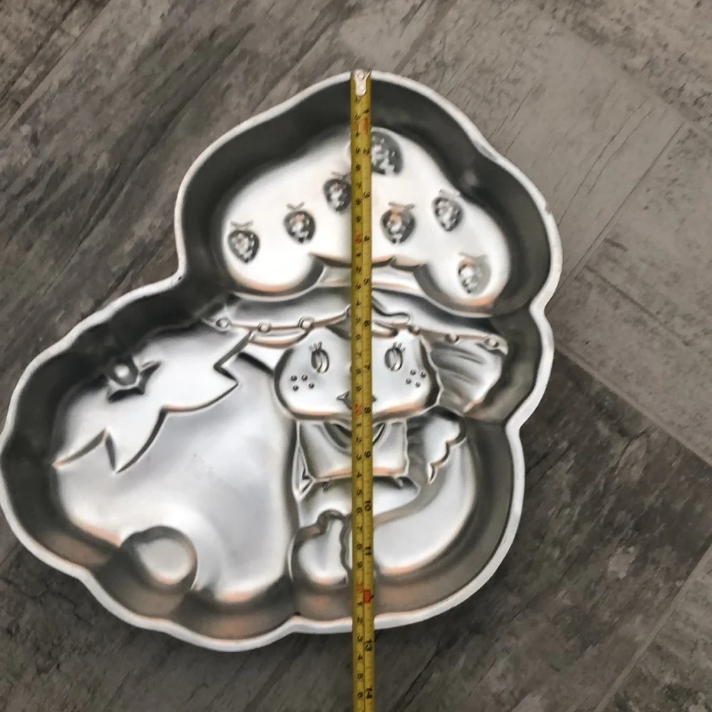 Vintage 1981 Strawberry Shortcake Cake Pan - Picture 4 of 6